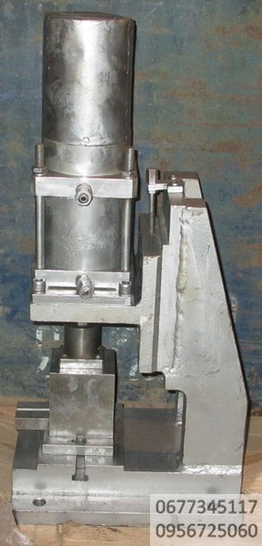 пресс настольный пневматический ,  предназначен для операций холодной штамповки: вырубки, пробивки, гибки, неглубокой вытяжки , опрессовки  зажимов , скоб и наконечников на проводах  , таблетпресс  , таблетирование , габаритный размер -3420х280х550 вес 130кг